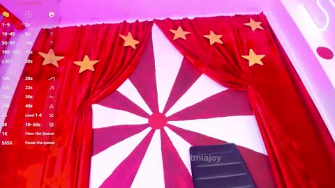 Snapshot of artmiajoy chatting on 10/15/25, 02:06 MIA OF artmiajoy online show from 10/15/25, 02:06