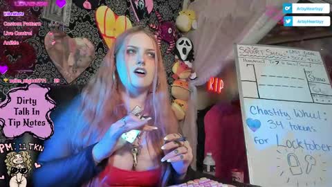 ArtsyHeartsyy online show from 10/09/25, 02:09