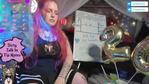 ArtsyHeartsyy online show from 10/11/25, 02:55