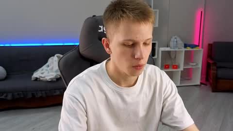 Archie online show from 09/23/25, 04:54