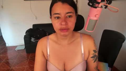Snapshot of arya_miller chatting on 10/04/25, 01:42 Arya Miller online show from 10/04/25, 01:42