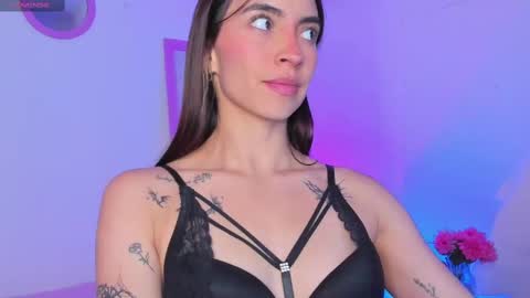 Snapshot of aryane_art_ chatting on 09/11/25, 05:29 carol online show from 09/11/25, 05:29