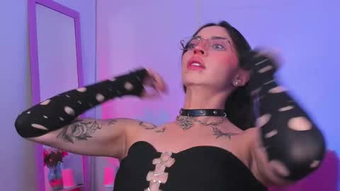 Snapshot of aryane_art_ chatting on 10/11/25, 05:50 carol online show from 10/11/25, 05:50