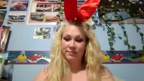 Snapshot of ash0ley chatting on 10/30/25, 10:21 ash0ley online show from 10/30/25, 10:21