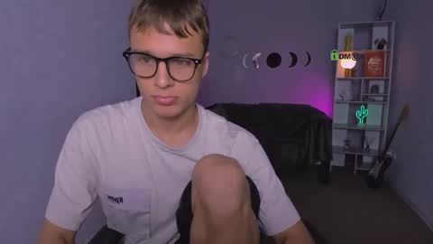 ash_raven_ online show from 10/16/25, 07:09