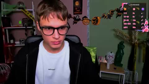 ash_raven_ online show from 10/31/25, 09:38