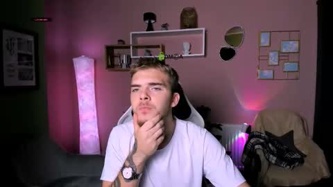 ash_raven_ online show from 11/04/25, 06:34