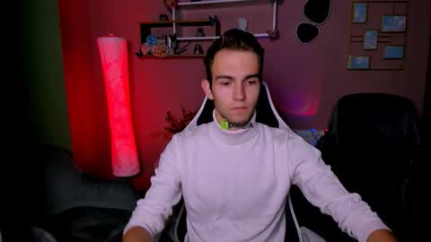 ash_raven_ online show from 11/16/25, 06:52