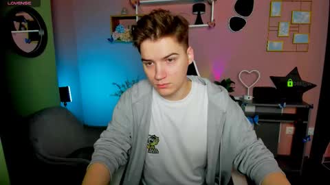 ash_raven_ online show from 11/29/25, 08:12