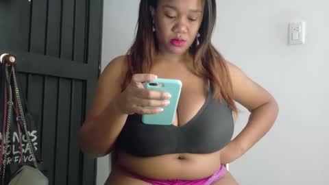 Snapshot of ashanty_1012 chatting on 10/09/25, 05:00 ashanty_1012 online show from 10/09/25, 05:00