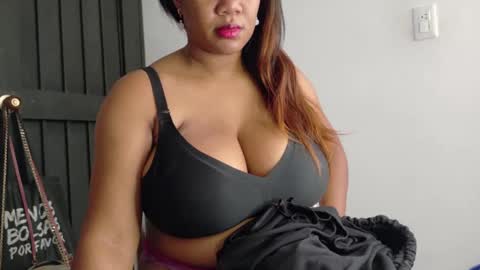 Snapshot of ashanty_1012 chatting on 10/28/25, 04:09 ashanty_1012 online show from 10/28/25, 04:09