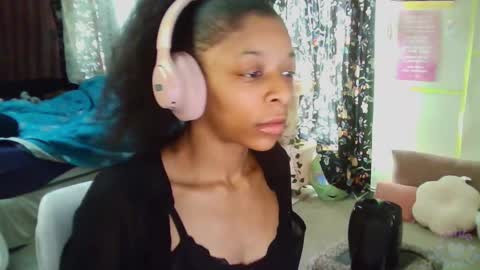 Snapshot of ashledaniella chatting on 01/25/25, 05:19 Ashle online show from 01/25/25, 05:19