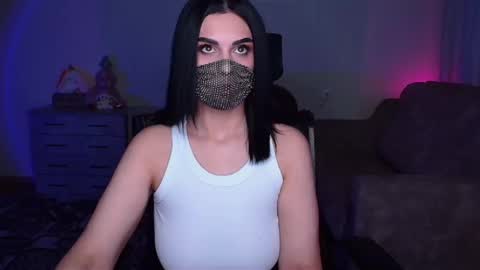 Snapshot of ashley__cooper__ chatting on 12/17/24, 04:12 Yasmina online show from 12/17/24, 04:12