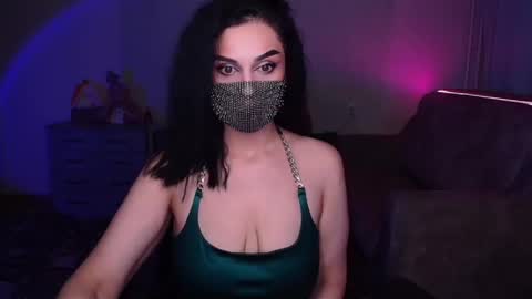 Snapshot of ashley__cooper__ chatting on 12/25/24, 04:01 Yasmina online show from 12/25/24, 04:01