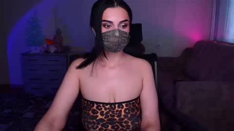 Snapshot of ashley__cooper__ chatting on 01/03/25, 03:27 Yasmina online show from 01/03/25, 03:27