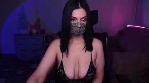 Snapshot of ashley__cooper__ chatting on 01/06/25, 04:47 Yasmina online show from 01/06/25, 04:47