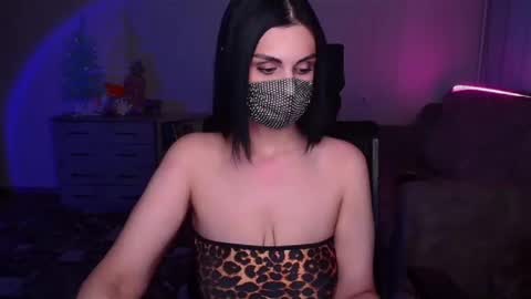 Snapshot of ashley__cooper__ chatting on 01/06/25, 08:14 Yasmina online show from 01/06/25, 08:14