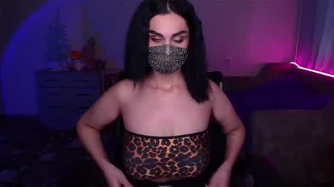 Snapshot of ashley__cooper__ chatting on 01/12/25, 08:14 Yasmina online show from 01/12/25, 08:14