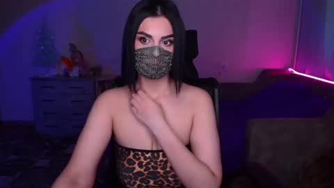 Snapshot of ashley__cooper__ chatting on 01/19/25, 02:47 Yasmina online show from 01/19/25, 02:47