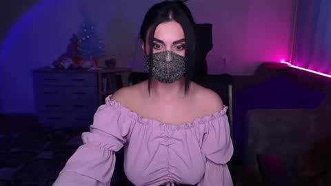 Snapshot of ashley__cooper__ chatting on 01/24/25, 06:35 Yasmina online show from 01/24/25, 06:35