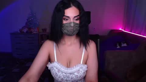 Snapshot of ashley__cooper__ chatting on 01/25/25, 03:40 Yasmina online show from 01/25/25, 03:40