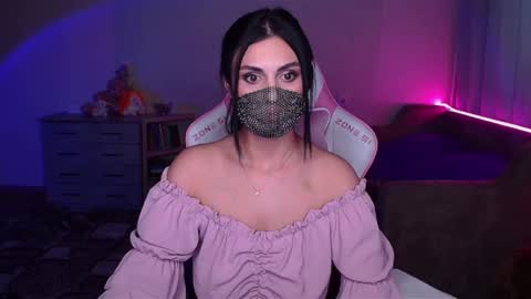 Snapshot of ashley__cooper__ chatting on 02/12/25, 08:38 Yasmina online show from 02/12/25, 08:38