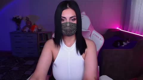Snapshot of ashley__cooper__ chatting on 02/17/25, 04:31 Yasmina online show from 02/17/25, 04:31