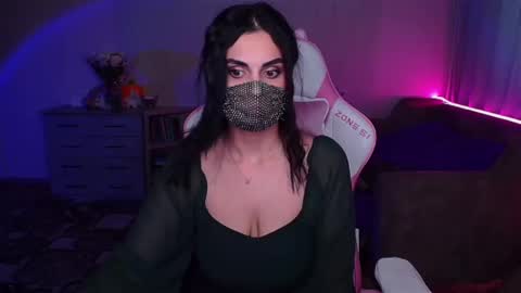 Snapshot of ashley__cooper__ chatting on 02/18/25, 07:32 Yasmina online show from 02/18/25, 07:32