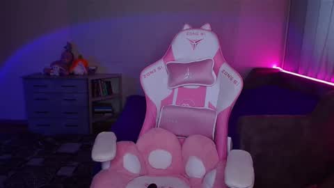 Snapshot of ashley__cooper__ chatting on 02/22/25, 05:44 Yasmina online show from 02/22/25, 05:44