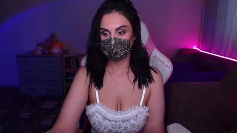 Snapshot of ashley__cooper__ chatting on 02/23/25, 05:56 Yasmina online show from 02/23/25, 05:56