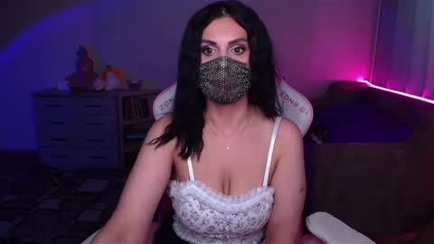 Snapshot of ashley__cooper__ chatting on 02/26/25, 05:42 Yasmina online show from 02/26/25, 05:42