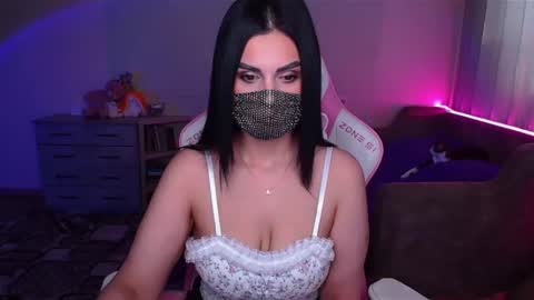 Snapshot of ashley__cooper__ chatting on 03/03/25, 03:52 Yasmina online show from 03/03/25, 03:52