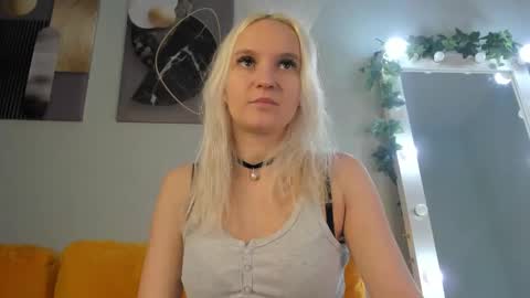 Snapshot of ashley_angely chatting on 11/26/25, 04:24 Ashley online show from 11/26/25, 04:24