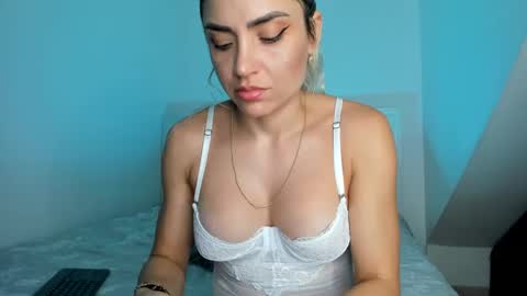 Snapshot of ashley_blair chatting on 12/17/24, 12:23 ashley_blair online show from 12/17/24, 12:23