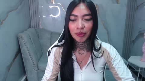 Snapshot of ashley_blum_v chatting on 09/30/25, 01:27 ashley_blum_v online show from 09/30/25, 01:27