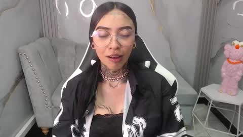 ashley_blum_v online show from 10/17/25, 08:11