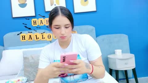 Snapshot of ashleyevans21 chatting on 10/23/25, 08:18 Ashley Evans online show from 10/23/25, 08:18