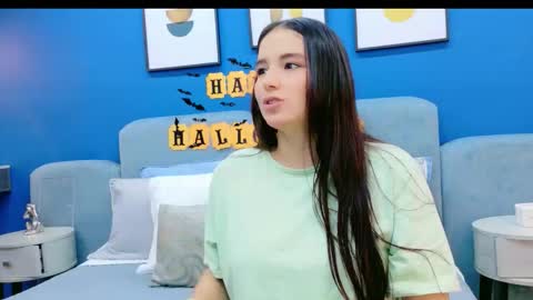 Snapshot of ashleyevans21 chatting on 10/27/25, 08:24 Ashley Evans online show from 10/27/25, 08:24