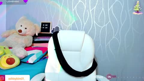 Snapshot of ashleykiim_ chatting on 12/05/24, 09:28 .. Ashley .. online show from 12/05/24, 09:28