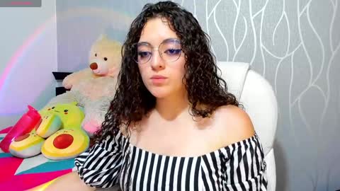 Snapshot of ashleykiim_ chatting on 12/13/24, 10:34 .. Ashley .. online show from 12/13/24, 10:34