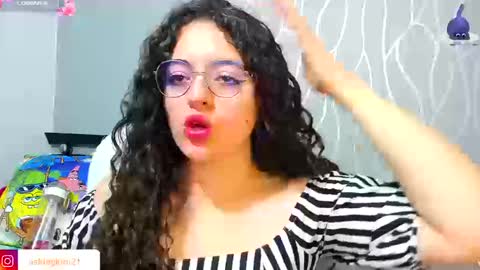 Snapshot of ashleykiim_ chatting on 09/09/25, 12:10 .. Ashley .. online show from 09/09/25, 12:10