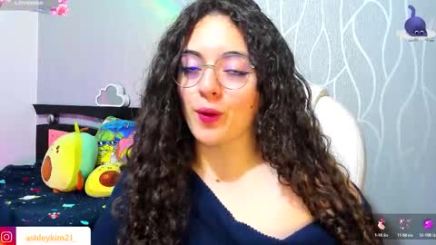 Snapshot of ashleykiim_ chatting on 09/27/25, 12:48 .. Ashley .. online show from 09/27/25, 12:48