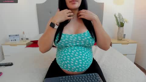 Snapshot of ashleyknightt chatting on 12/04/24, 06:50 Ashley knight online show from 12/04/24, 06:50