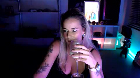 Snapshot of ashleyrosesweet chatting on 10/12/25, 06:29 ashleyrosesweet online show from 10/12/25, 06:29