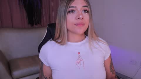 Snapshot of ashleyvalirya chatting on 10/22/25, 04:02 Ashley Lauren online show from 10/22/25, 04:02