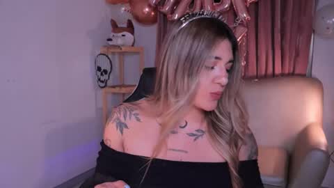 Snapshot of ashleyvalirya chatting on 10/24/25, 04:20 Ashley Lauren online show from 10/24/25, 04:20