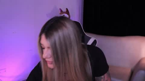 Snapshot of ashleyvalirya chatting on 10/30/25, 04:14 Ashley Lauren online show from 10/30/25, 04:14