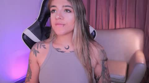 Snapshot of ashleyvalirya chatting on 11/12/25, 03:51 Ashley Lauren online show from 11/12/25, 03:51