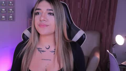 Snapshot of ashleyvalirya chatting on 11/18/25, 03:56 Ashley Lauren online show from 11/18/25, 03:56