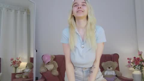 Snapshot of ashly_cherry chatting on 09/19/25, 11:11 ashly_cherry online show from 09/19/25, 11:11